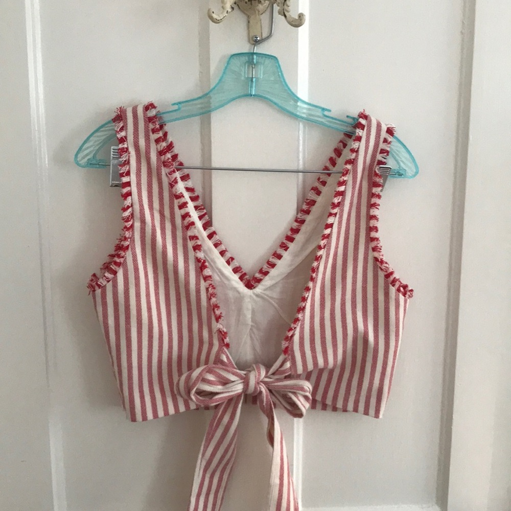 Boutique Crop Top - Picture 2 of 3